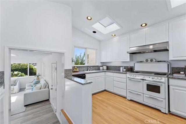 1136 8th Street, Hermosa Beach, CA 90254