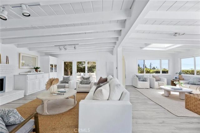 1136 8th Street, Hermosa Beach, CA 90254