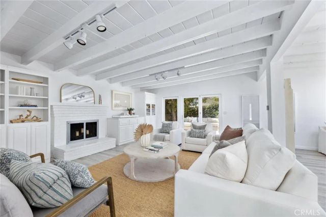 1136 8th Street, Hermosa Beach, CA 90254