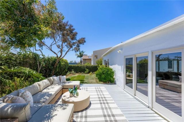 1136 8th Street, Hermosa Beach, CA 90254