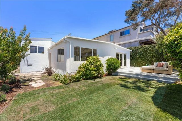 1136 8th Street, Hermosa Beach, CA 90254