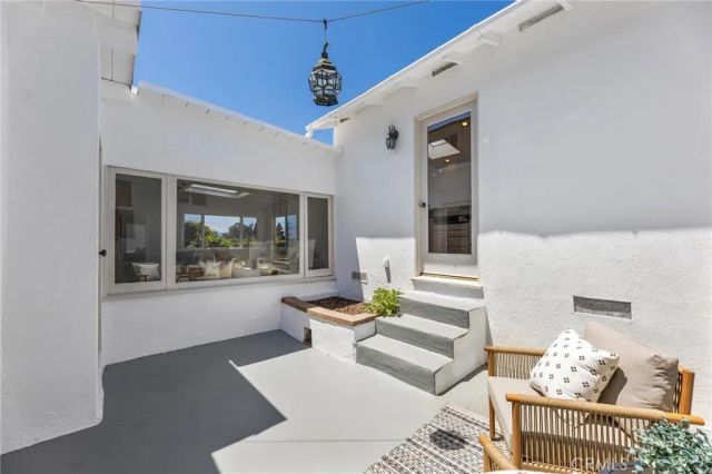1136 8th Street, Hermosa Beach, CA 90254