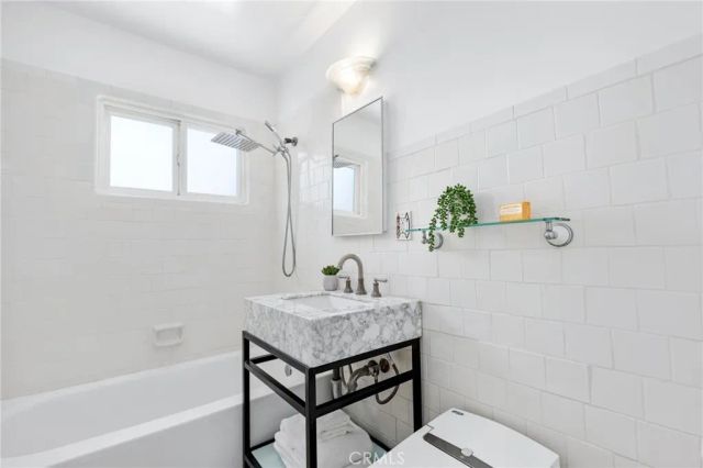 1136 8th Street, Hermosa Beach, CA 90254