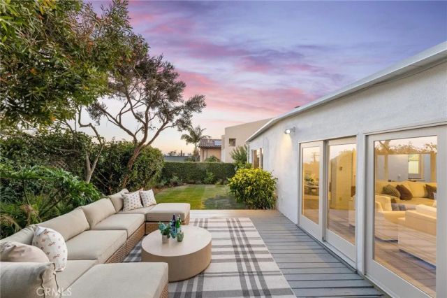 1136 8th Street, Hermosa Beach, CA 90254