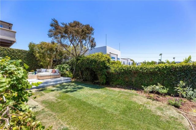 1136 8th Street, Hermosa Beach, CA 90254
