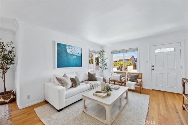 1136 8th Street, Hermosa Beach, CA 90254