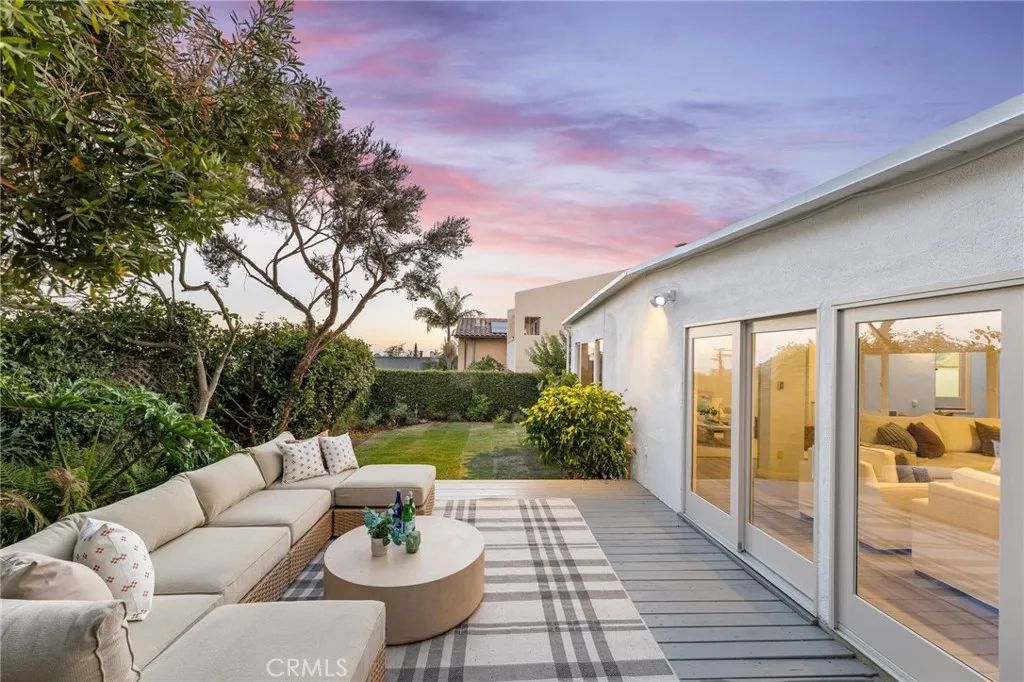 1136 8th Street, Hermosa Beach, CA 90254