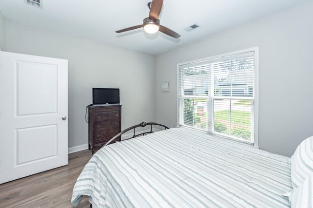 6058 Wilkes Pond Drive, Hollywood, SC 29449