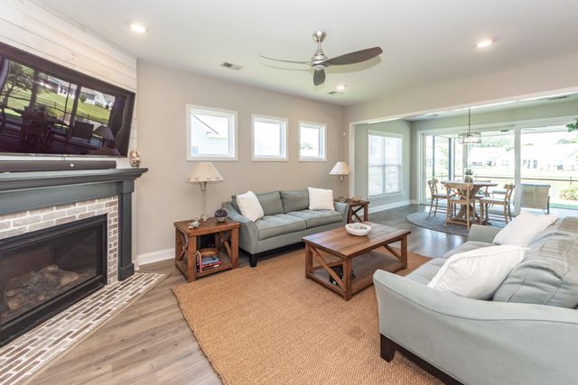 6058 Wilkes Pond Drive, Hollywood, SC 29449
