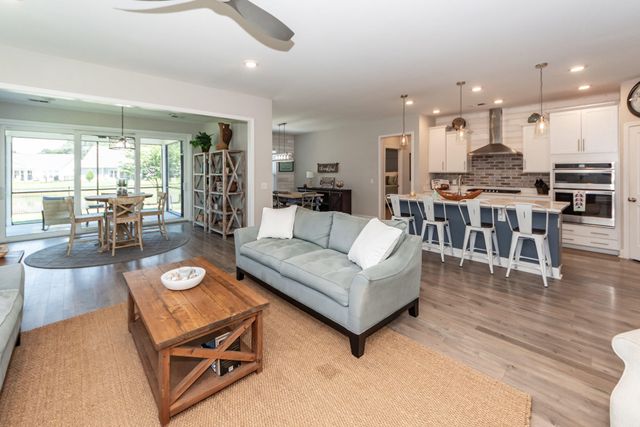 6058 Wilkes Pond Drive, Hollywood, SC 29449