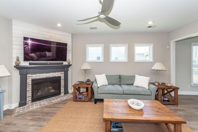 6058 Wilkes Pond Drive, Hollywood, SC 29449