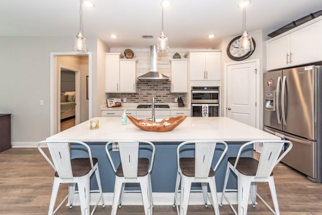 6058 Wilkes Pond Drive, Hollywood, SC 29449