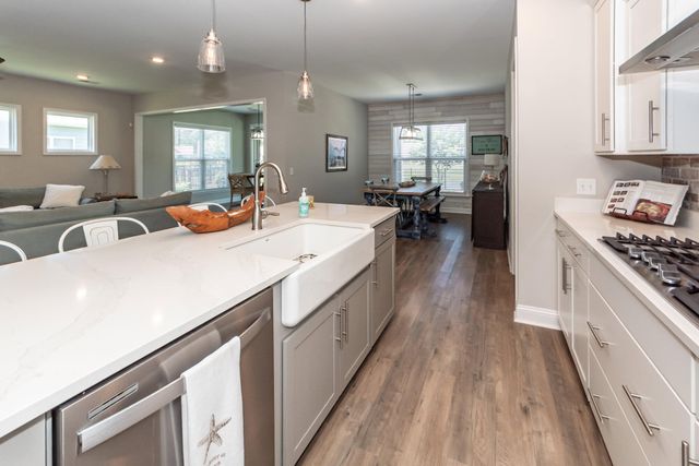 6058 Wilkes Pond Drive, Hollywood, SC 29449