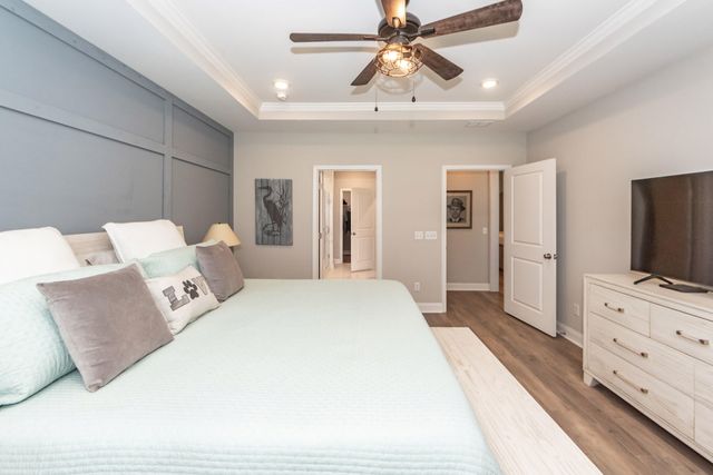 6058 Wilkes Pond Drive, Hollywood, SC 29449
