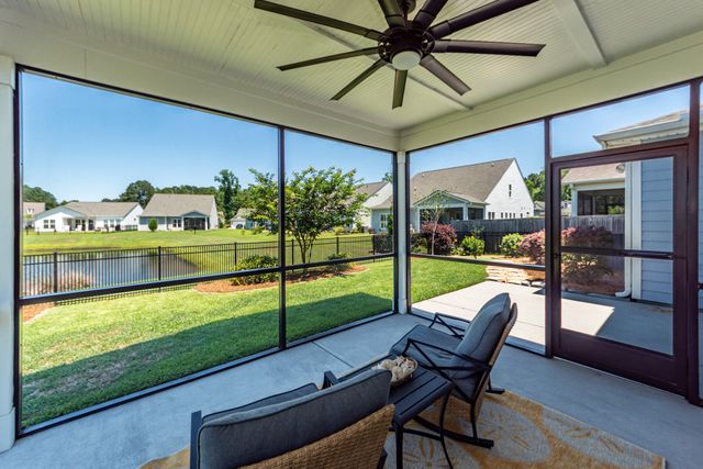 6058 Wilkes Pond Drive, Hollywood, SC 29449
