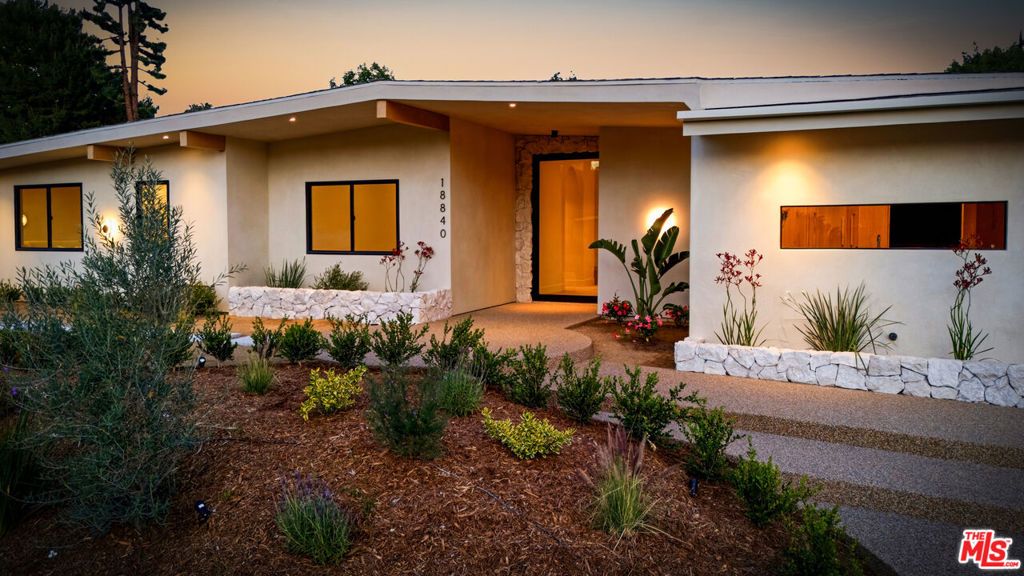 Image 3 of property listing at 18840 La Amistad Place, Tarzana, CA 91356