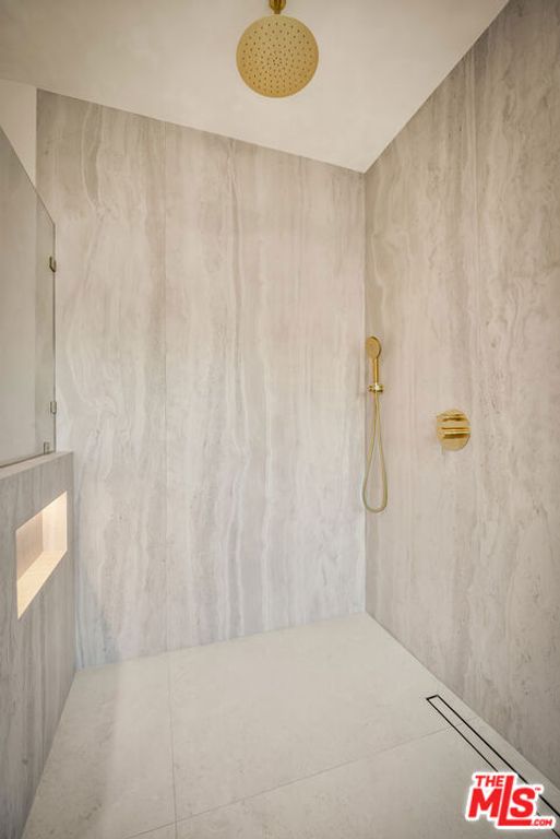 Image 45 of property listing at 18840 La Amistad Place, Tarzana, CA 91356