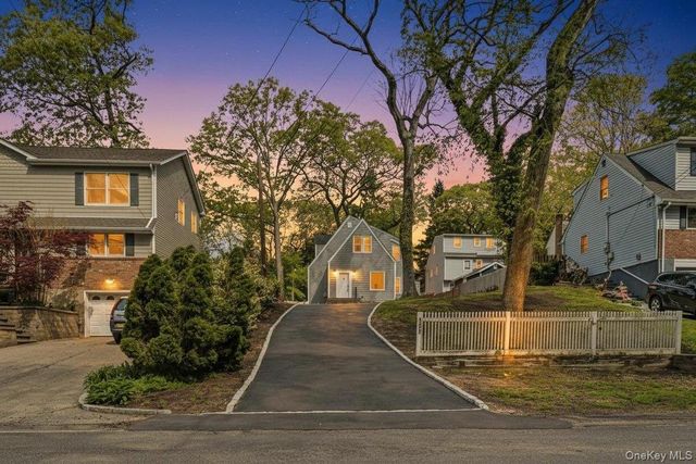10 Harby Drive, Huntington, NY 11743