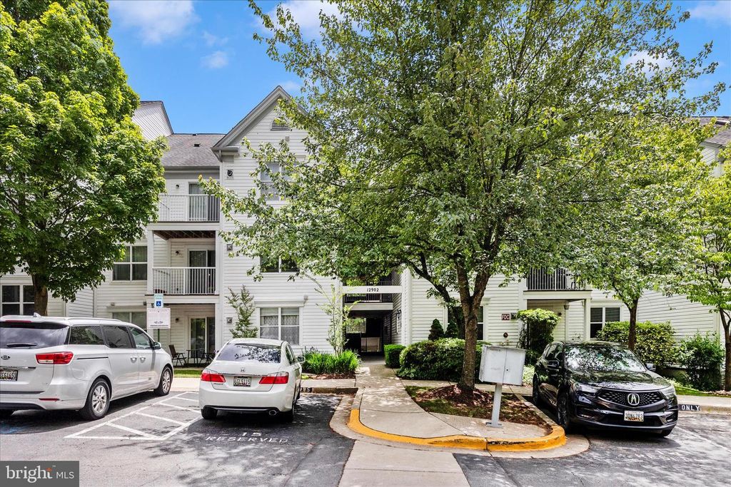 Image 1 of property listing at 12902 CHURCHILL RIDGE CIR #2-14, Germantown, MD 20874