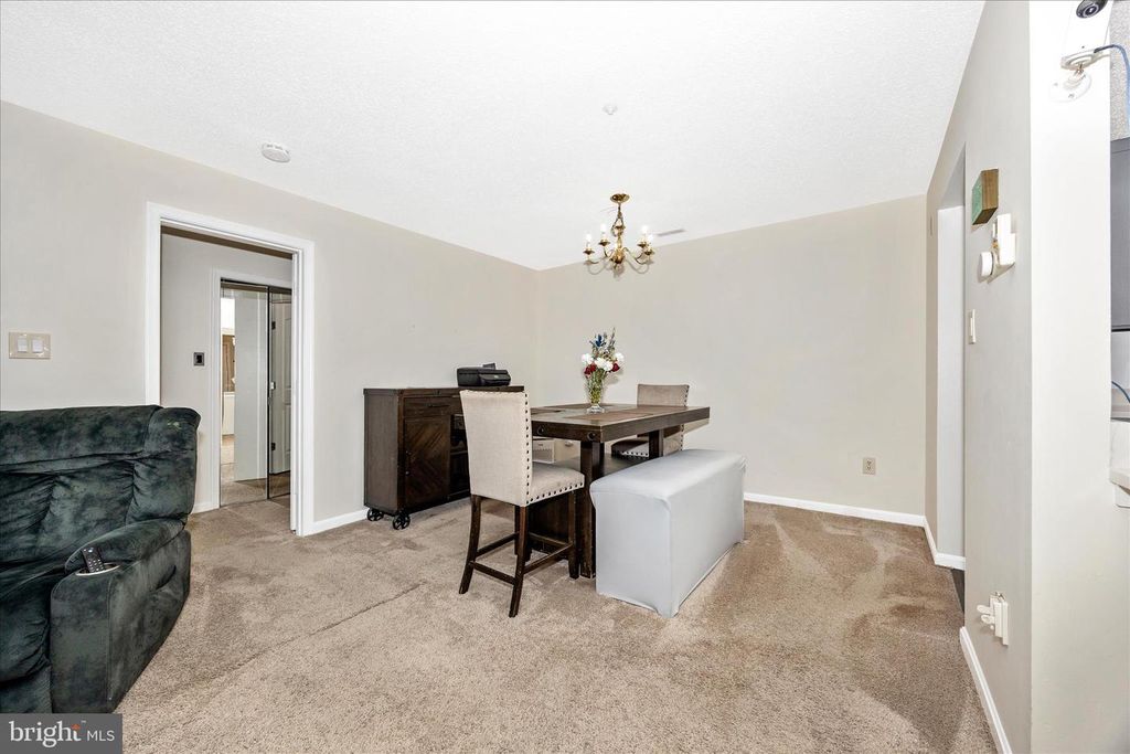 Image 10 of property listing at 12902 CHURCHILL RIDGE CIR #2-14, Germantown, MD 20874