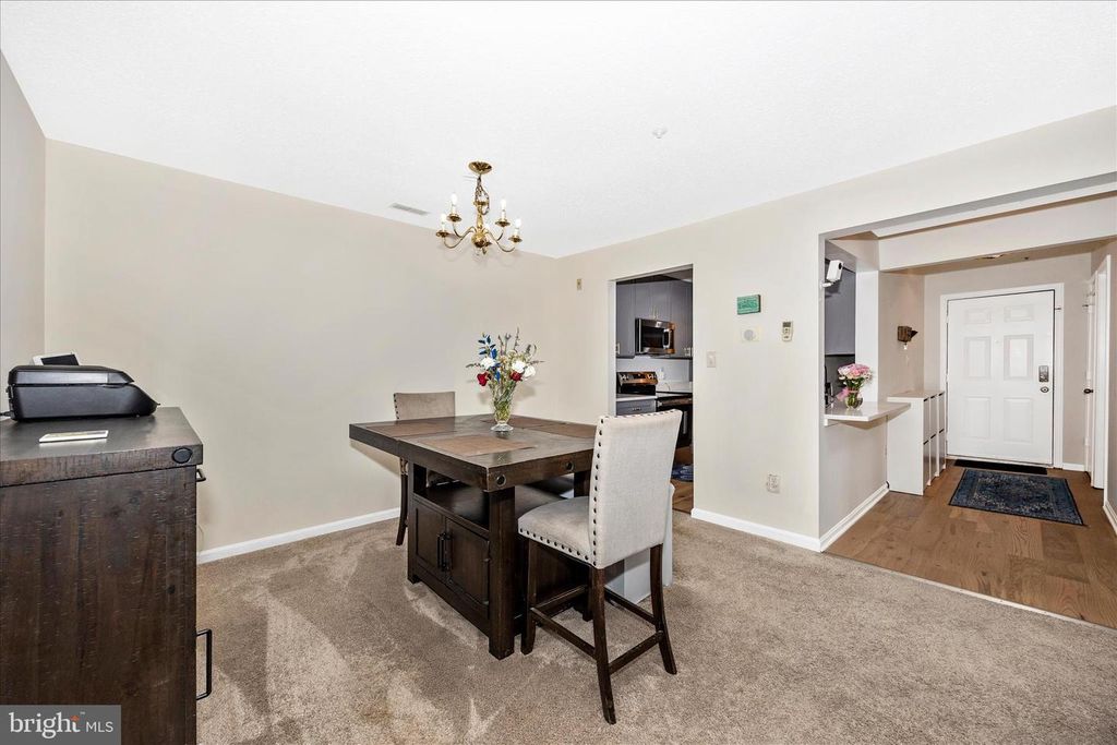 Image 11 of property listing at 12902 CHURCHILL RIDGE CIR #2-14, Germantown, MD 20874