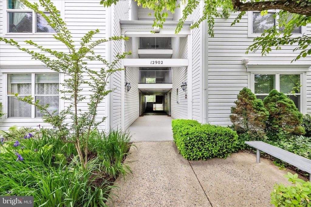 Image 2 of property listing at 12902 CHURCHILL RIDGE CIR #2-14, Germantown, MD 20874