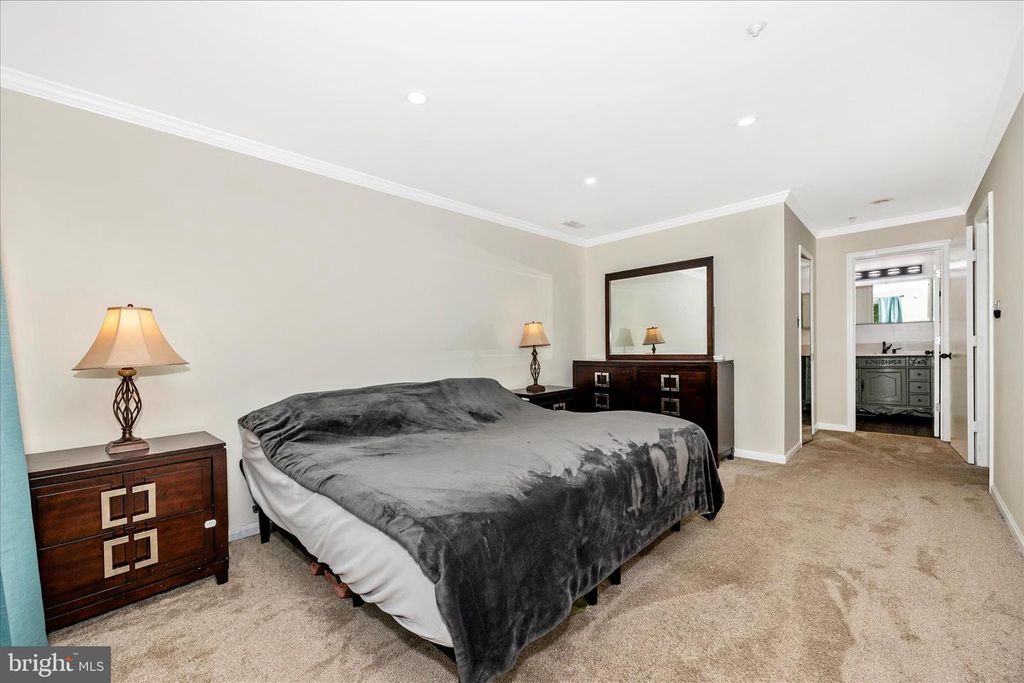 Image 21 of property listing at 12902 CHURCHILL RIDGE CIR #2-14, Germantown, MD 20874