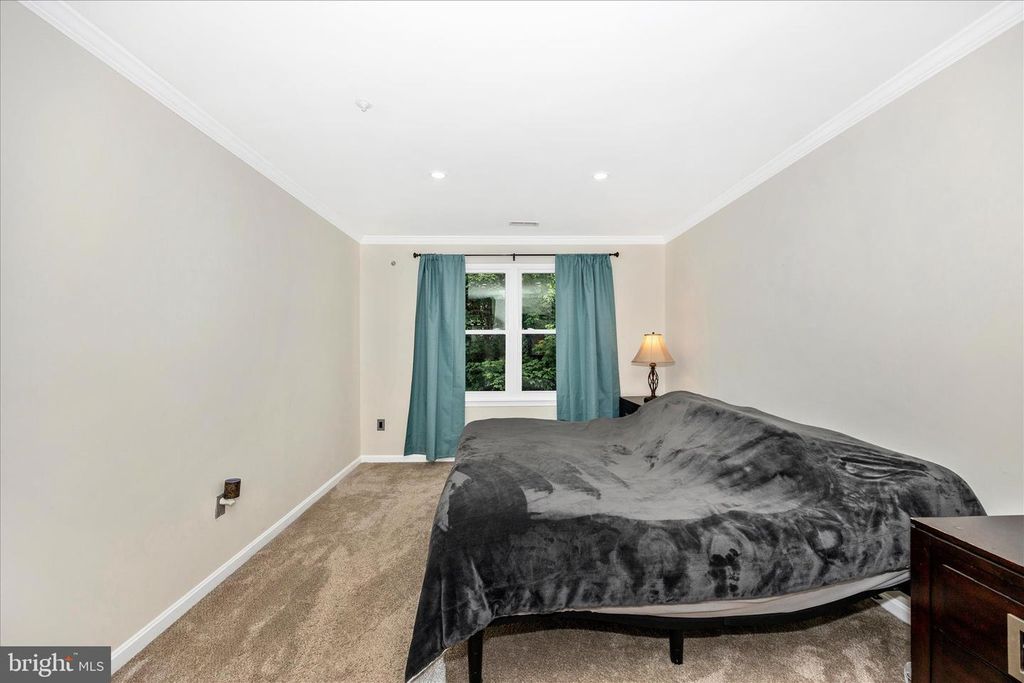 Image 22 of property listing at 12902 CHURCHILL RIDGE CIR #2-14, Germantown, MD 20874