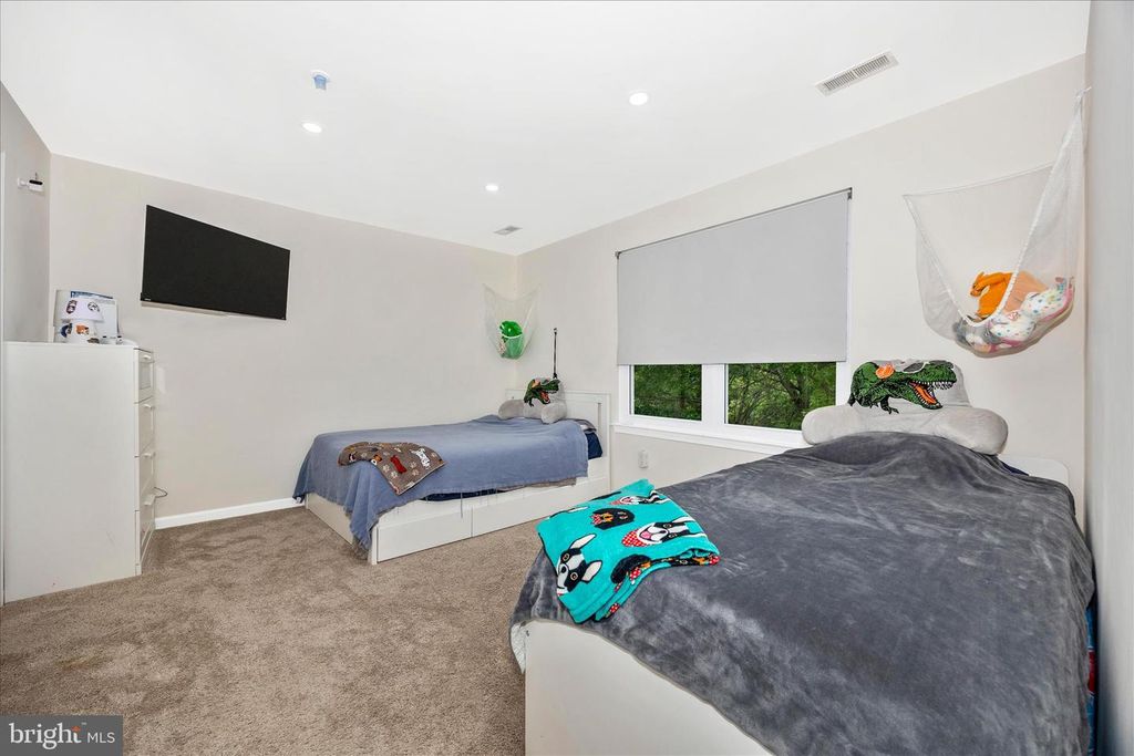 Image 25 of property listing at 12902 CHURCHILL RIDGE CIR #2-14, Germantown, MD 20874