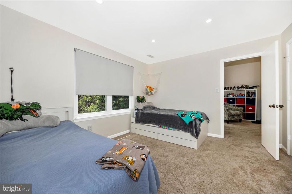 Image 26 of property listing at 12902 CHURCHILL RIDGE CIR #2-14, Germantown, MD 20874