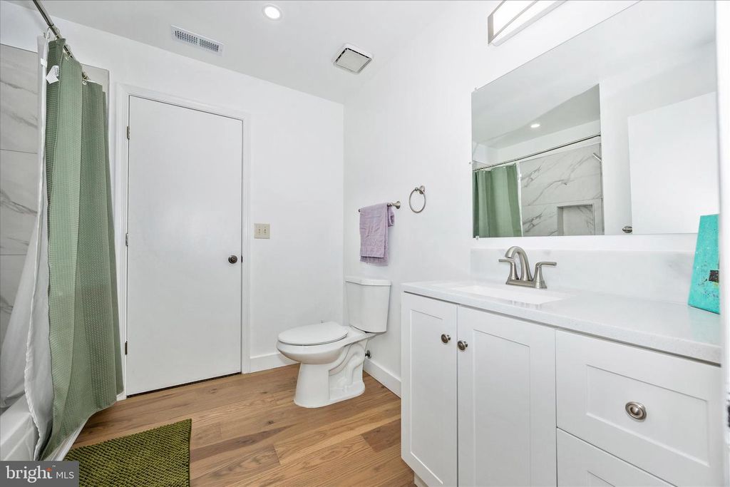 Image 28 of property listing at 12902 CHURCHILL RIDGE CIR #2-14, Germantown, MD 20874