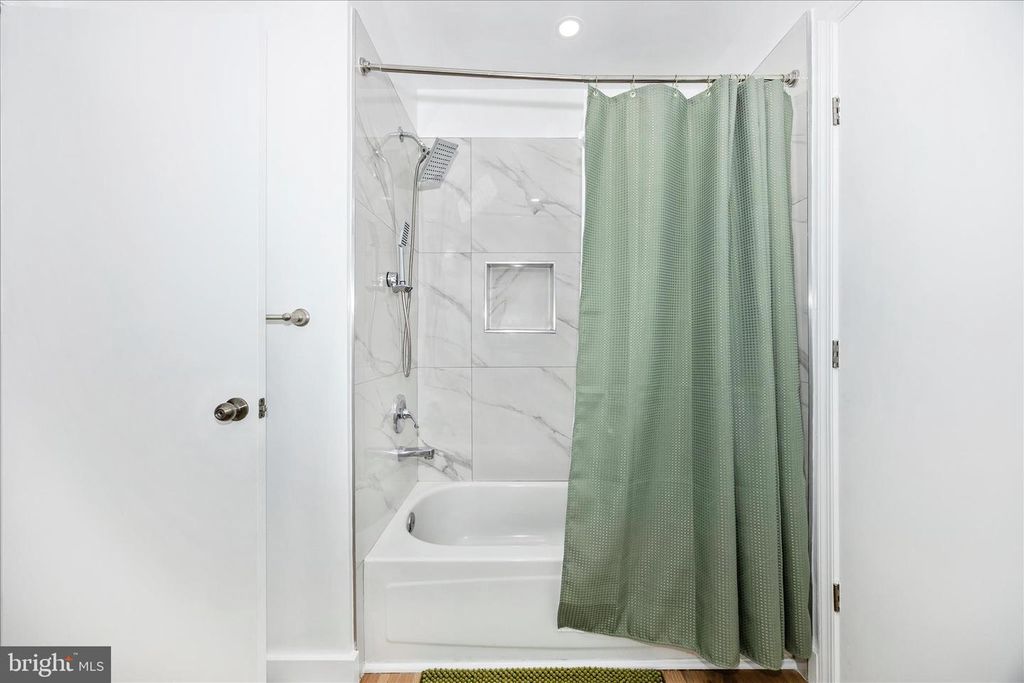 Image 29 of property listing at 12902 CHURCHILL RIDGE CIR #2-14, Germantown, MD 20874