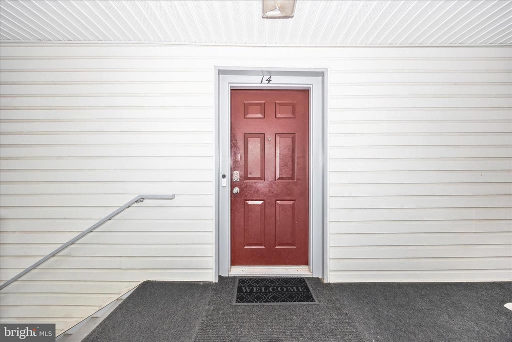 Image 3 of property listing at 12902 CHURCHILL RIDGE CIR #2-14, Germantown, MD 20874
