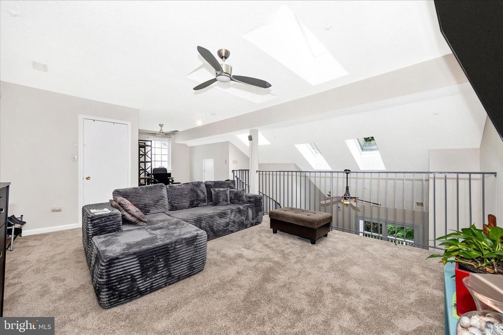 Image 36 of property listing at 12902 CHURCHILL RIDGE CIR #2-14, Germantown, MD 20874