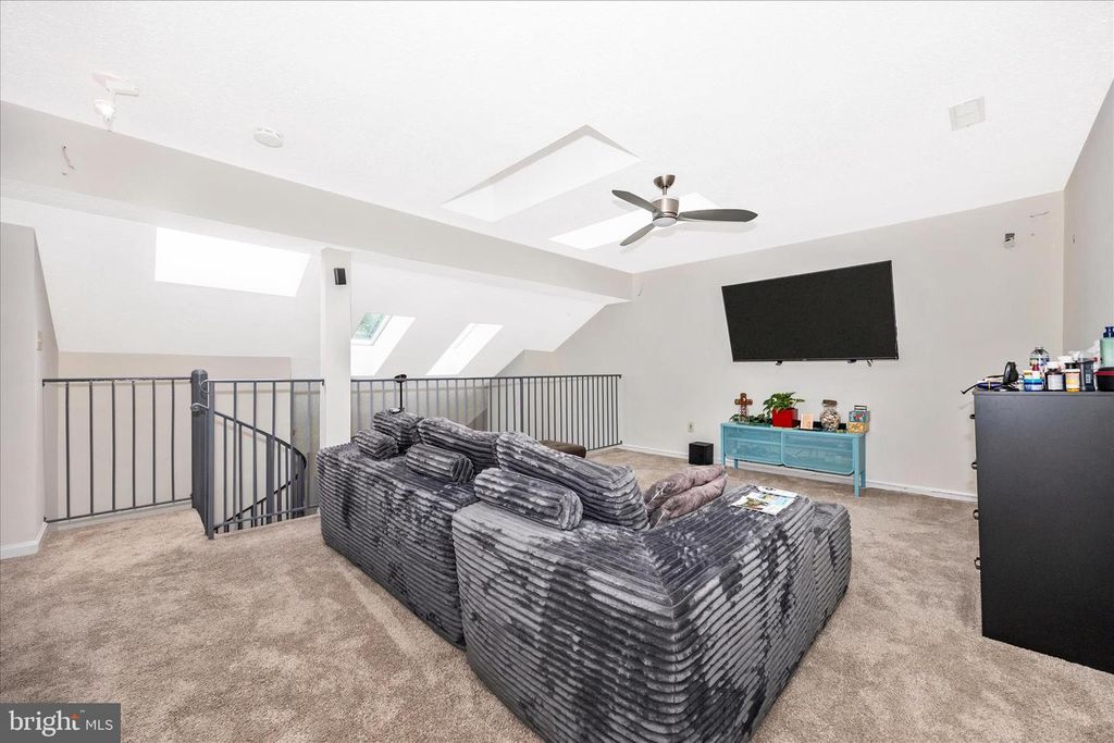 Image 37 of property listing at 12902 CHURCHILL RIDGE CIR #2-14, Germantown, MD 20874