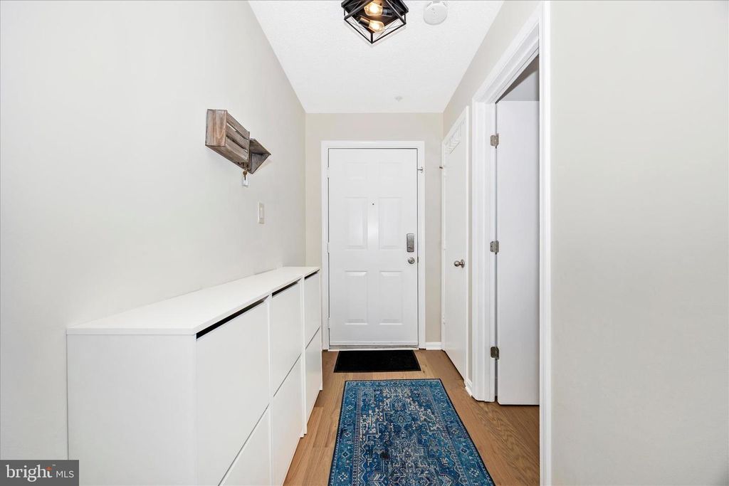 Image 4 of property listing at 12902 CHURCHILL RIDGE CIR #2-14, Germantown, MD 20874