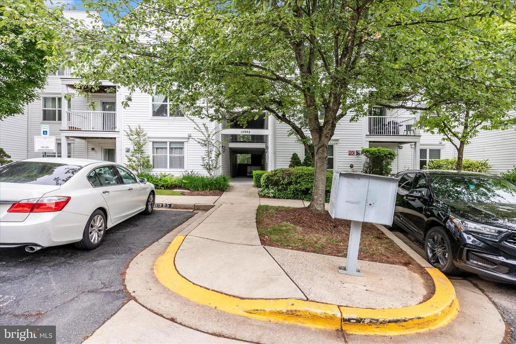 Image 48 of property listing at 12902 CHURCHILL RIDGE CIR #2-14, Germantown, MD 20874
