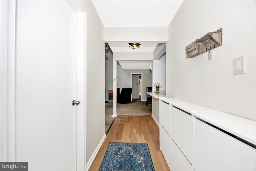 Image 5 of property listing at 12902 CHURCHILL RIDGE CIR #2-14, Germantown, MD 20874