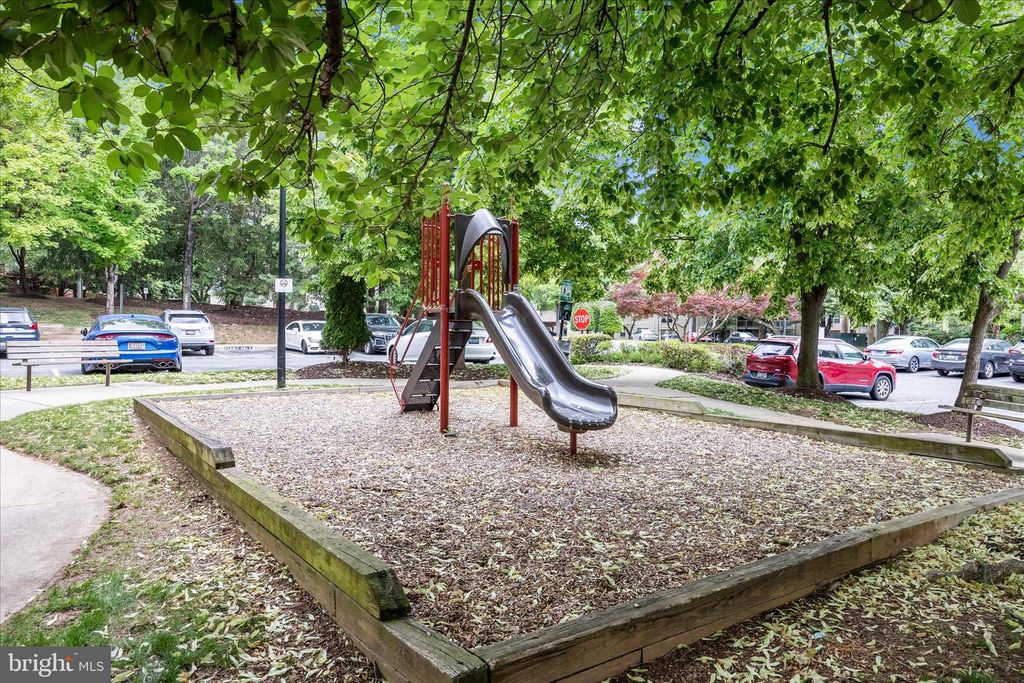 Image 51 of property listing at 12902 CHURCHILL RIDGE CIR #2-14, Germantown, MD 20874