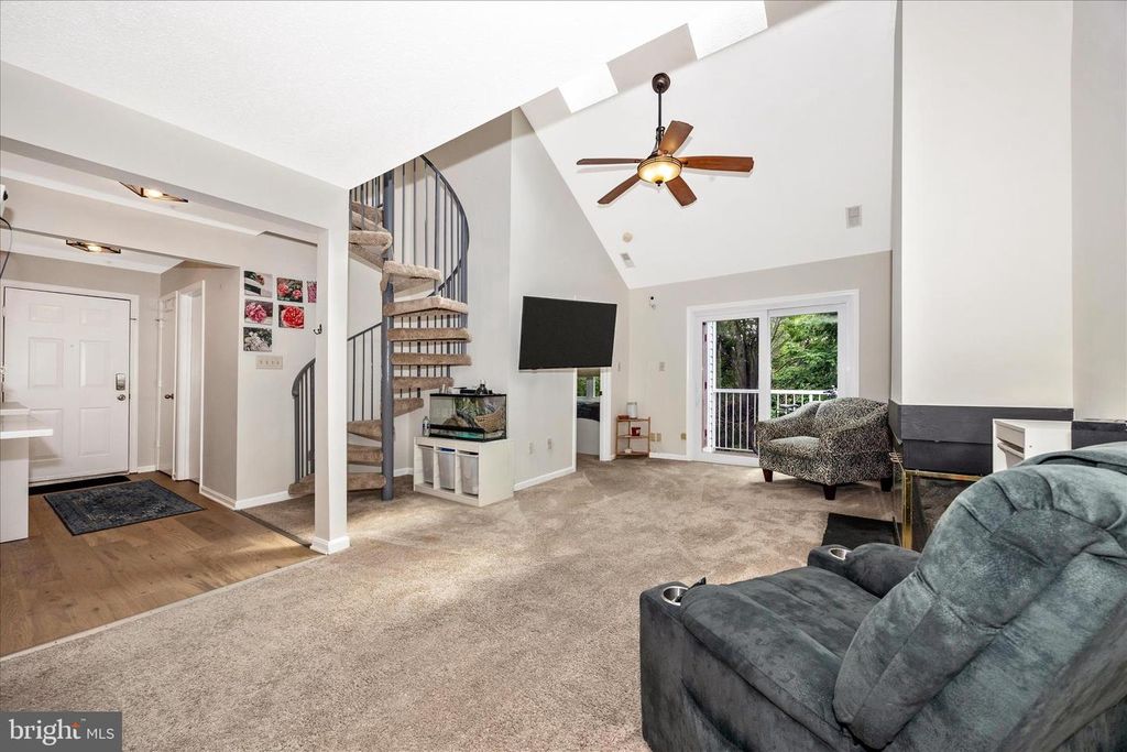 Image 7 of property listing at 12902 CHURCHILL RIDGE CIR #2-14, Germantown, MD 20874