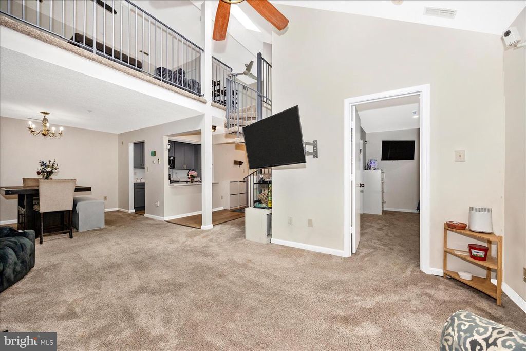 Image 9 of property listing at 12902 CHURCHILL RIDGE CIR #2-14, Germantown, MD 20874