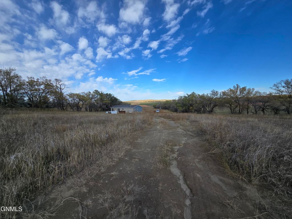 12530 24th Street NW, Watford City, ND 58854 photo 10