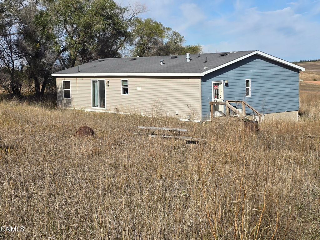 12530 24th Street NW, Watford City, ND 58854 photo 2