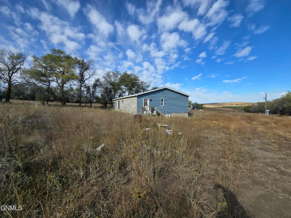 12530 24th Street NW, Watford City, ND 58854 photo 3