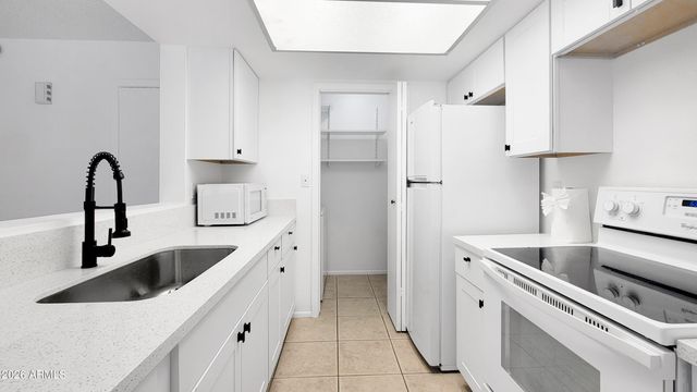 14014 N 54th Avenue, Glendale, AZ 85306