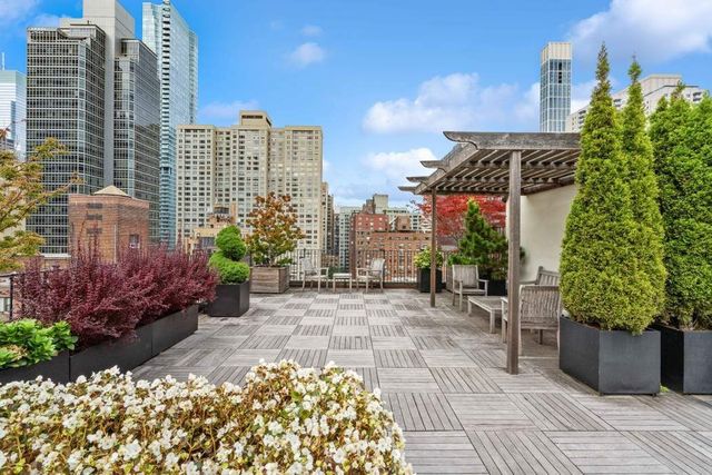 333 E 53rd St Apt 1F, New York City, NY 10022
