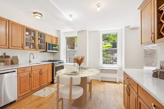 333 E 53rd St Apt 1F, New York City, NY 10022