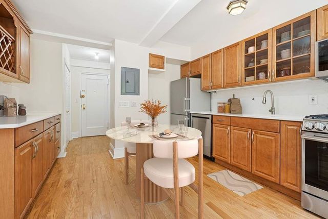 333 E 53rd St Apt 1F, New York City, NY 10022