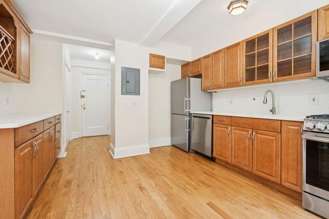 333 E 53rd St Apt 1F, New York City, NY 10022