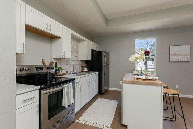 1874 N Main Avenue, Springfield, MO 65803